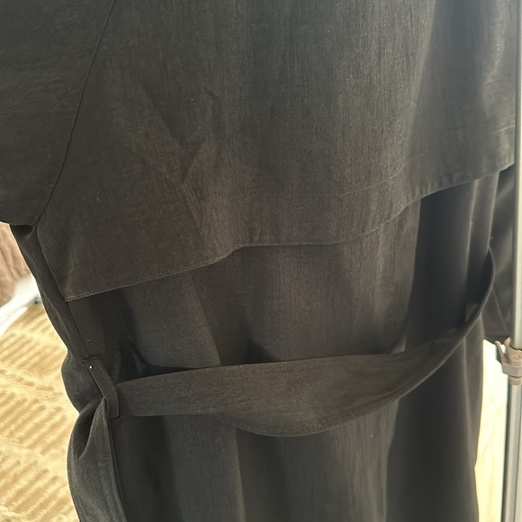 Fantastic vintage black trench coat with removable inner jacket. - Picture 8 of 11